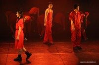 赤坂芸術祭2025「血は立ったまま眠っている」より。