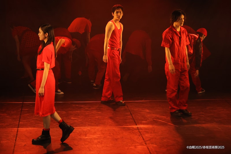 赤坂芸術祭2025「血は立ったまま眠っている」より。