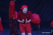 赤坂芸術祭2025「血は立ったまま眠っている」より。