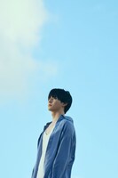 「前田拳太郎カレンダー2026.04-2027.03」より。©KADOKAWA（撮影：神藤剛）