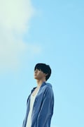 「前田拳太郎カレンダー2026.04-2027.03」より。©KADOKAWA(撮影:神藤剛)