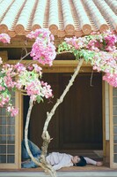 「前田拳太郎カレンダー2026.04-2027.03」より。©KADOKAWA（撮影：神藤剛）