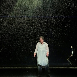 「毎日毎日が刺激的」大竹しのぶが手応え、フィリップ・ブリーン演出「リア王」開幕