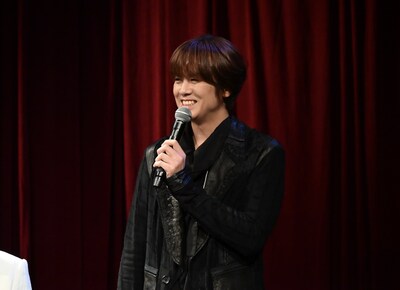 宮野真守の声マネをしながら笑ってしまう浦井健治。