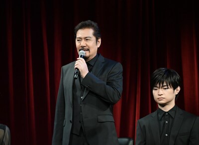 今井清隆（中央）