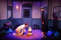 ばぶれるりぐる 第6回公演「なるべく大きな水槽を」より。（撮影：明田川志保）