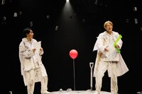 ⾔式「んもれ」より。（撮影：佐藤薫）©️言式