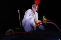 ⾔式「んもれ」より。（撮影：佐藤薫）©️言式