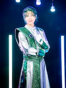 島太星扮するアズリ。