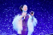 「坂本冬美特別公演」より。(撮影:河上良)
