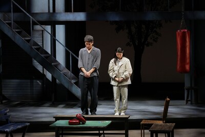 「明日を落としても」より。（撮影：飯島隆）