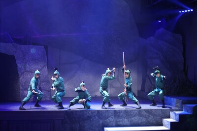 「ミュージカル『忍たま乱太郎』第15弾 再演 走れ四年生！ 戦え六年生！～閻魔岳を駆け抜けろ～」より。（撮影：遠山高広）