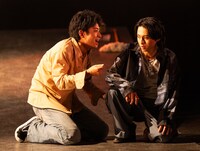 「狂人なおもて往生をとぐ～昔、僕達は愛した～」より。（撮影：引地信彦）