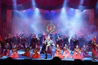 日本モンゴル友好記念事業「モンゴル・ハーン Japan Tour 2025」カーテンコールの様子。