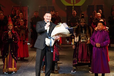 公演の感想を語る白鵬翔。