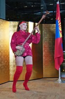 日本モンゴル友好記念事業「モンゴル・ハーン Japan Tour 2025」初日公演後に行われたレセプションで、モンゴルの伝統楽器の演奏が行われた。