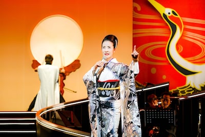 「坂本冬美特別公演」より。（撮影：河上良）