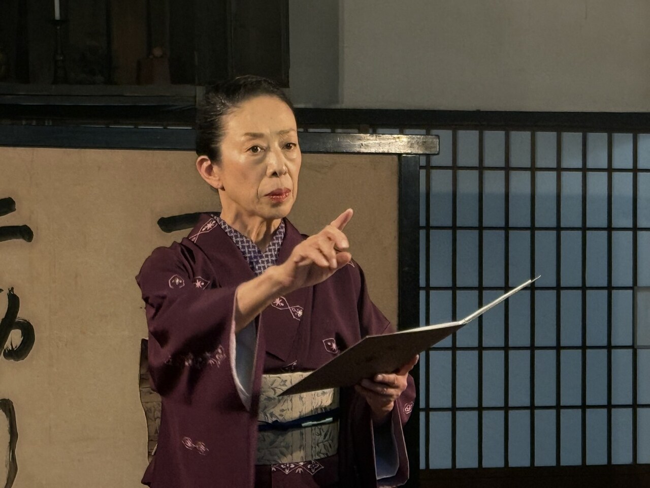 物語の一瞬一瞬を生きた声でつづる林英世の「ひとり語り」25周年記念ツアー幕開け