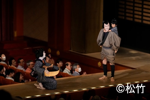 松竹創業百三十周年「錦秋十月大歌舞伎」より、第二部「木の実・小金吾討死・すし屋」Bプロの様子。