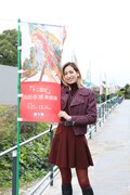 兵庫・姫路文学館で開催中の特別展 「『十二国記』山田章博原画展」を訪れた柚香光。（撮影：井川由香）