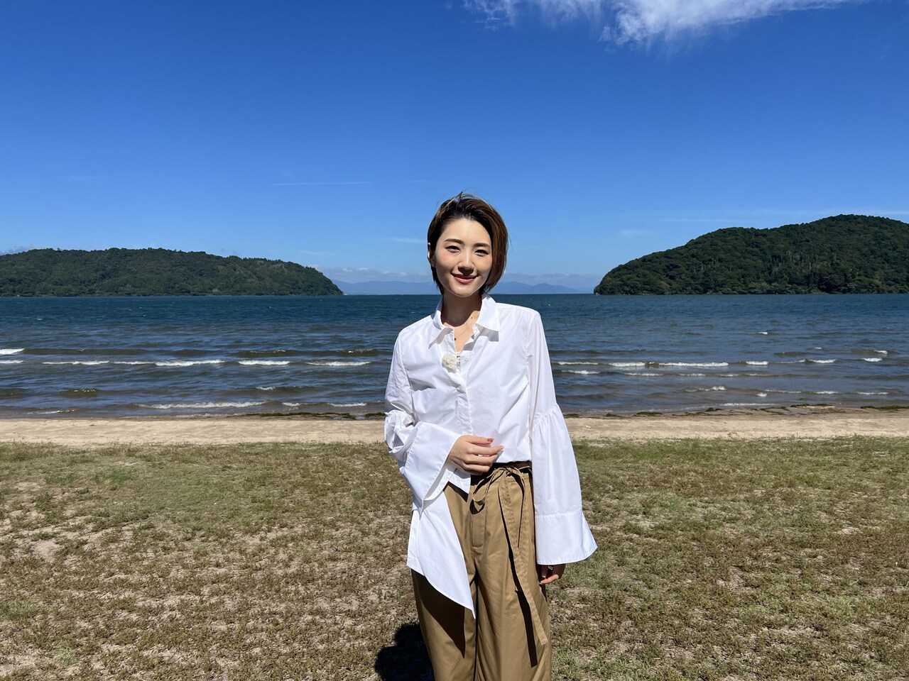 「宝塚プルミエール」退団スペシャル、芹香斗亜が滋賀のアパレルブランドを訪問