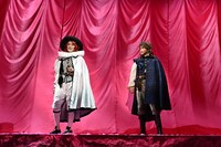 舞台「十二夜」より。（撮影：阿部章仁）