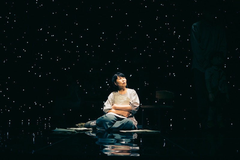 EPOCH MAN「我ら宇宙の塵」より。（撮影：一色健人）