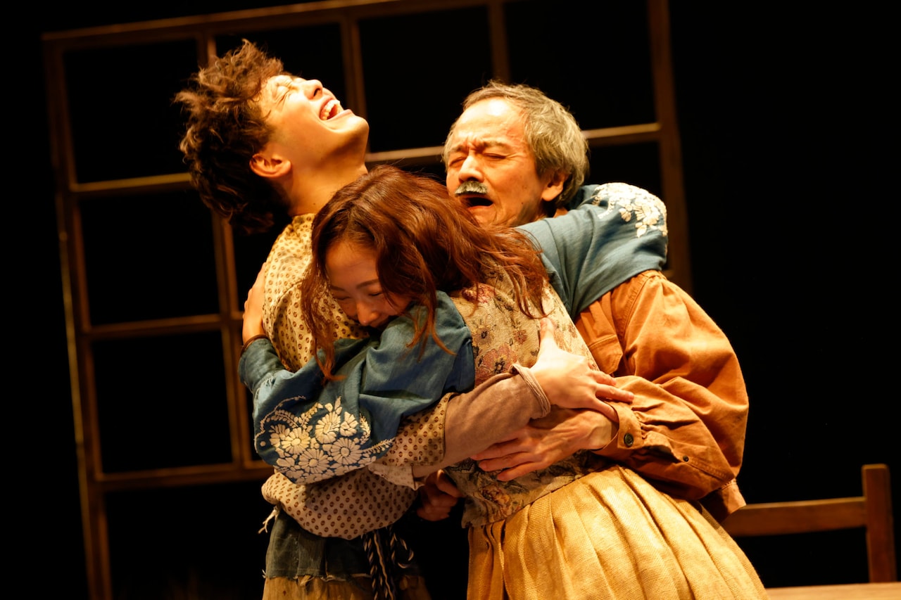 「西に黄色のラプソディ」幕開け、串田和美「とてもみずみずしく新しい芝居に」