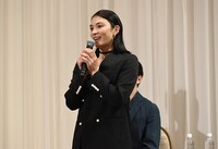 秋元才加（前列）