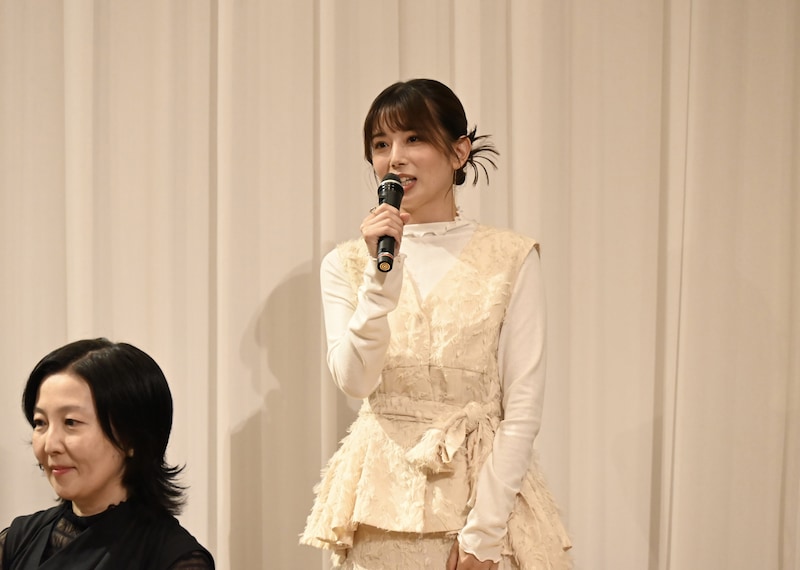 舞羽美海（後列）