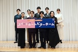 松竹創業130周年「スイートホーム ビターホーム」取材会より、前列左から秋元才加、中山優馬、佐藤アツヒロ、藤井清美。後列左から井上拓哉、藤野涼子、駿河太郎、瀬戸カトリーヌ、舞羽美海。