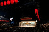 「立川立飛歌舞伎特別公演」より、「新説 小栗判官」の様子。（提供：松竹）