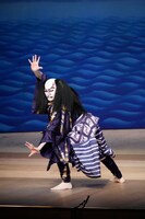 「立川立飛歌舞伎特別公演」より、「新説 小栗判官」の様子。（提供：松竹）