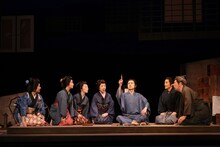 文学座「華岡青洲の妻」が開幕、劇団に受け継がれる作品に演出の鵜山仁「再発見の旅に出る」