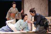 文学座「華岡青洲の妻」より。（撮影：宮川舞子）