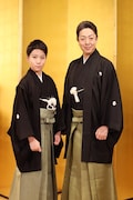 左から尾上菊之助、八代目尾上菊五郎。