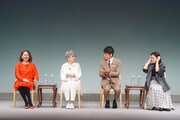 声舞劇！「終活を始めた途端、55歳の息子が帰ってきました」出演者。左からあめくみちこ、泉ピン子、佐藤隆太、星野真里。