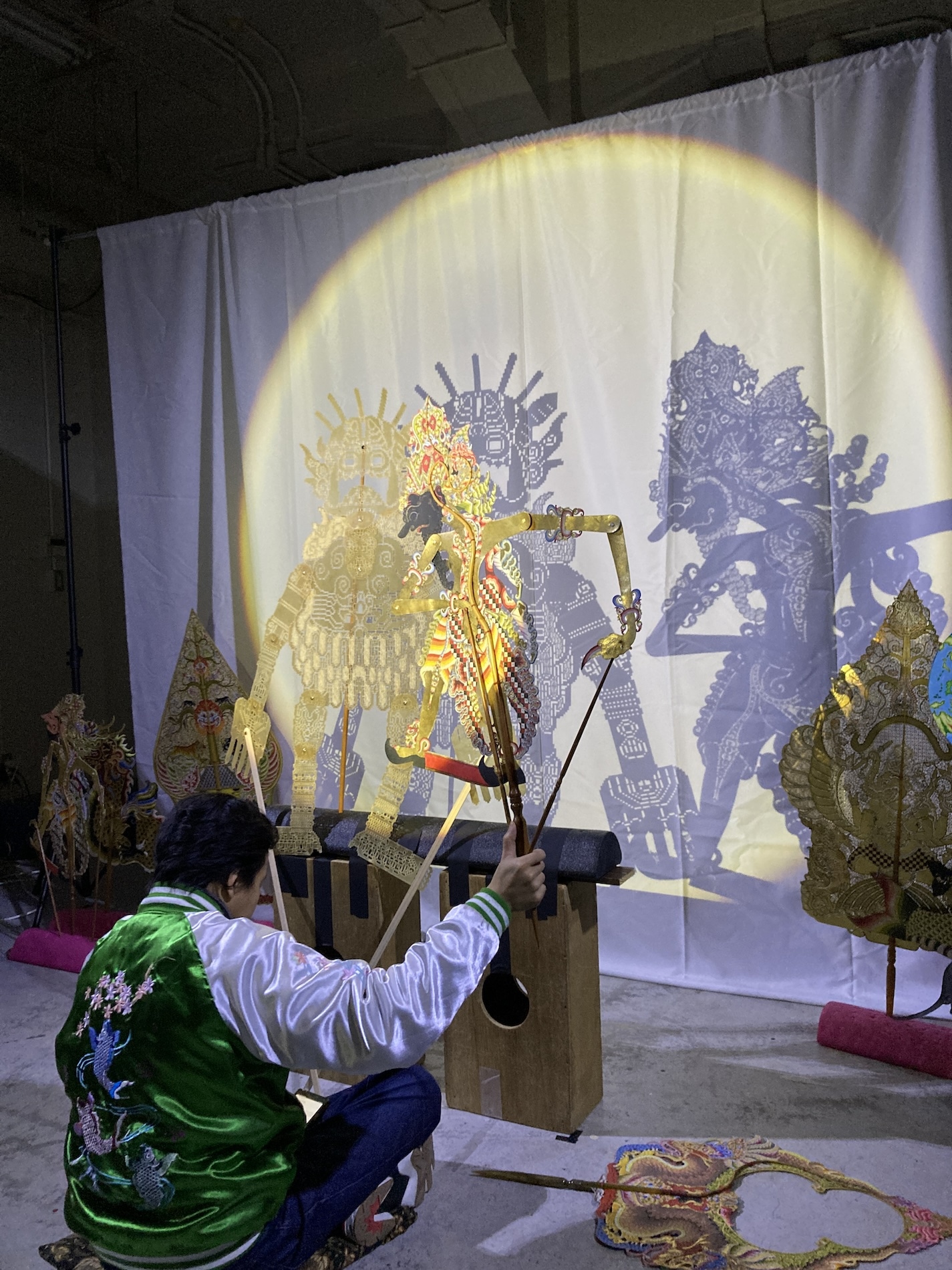 篠田千明×ナナン・アナント・ウィチャクソノ×たかくらかずき「まよかげ／Mayokage」より。