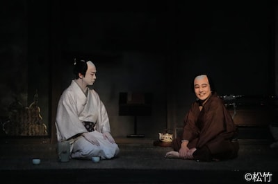 「令和7年度（公社）全国公立文化施設協会主催 松竹大歌舞伎」より、「泥棒と若殿」の様子。