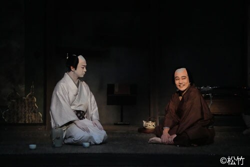 「令和7年度（公社）全国公立文化施設協会主催 松竹大歌舞伎」より、「泥棒と若殿」の様子。