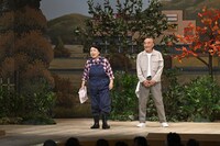 松竹創業百三十周年 南座錦秋公演「松竹上方喜劇まつり」より、「一姫二太郎三かぼちゃ」の様子。