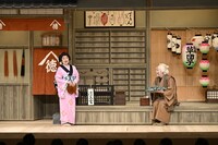 松竹創業百三十周年 南座錦秋公演「松竹上方喜劇まつり」より、「お祭り提灯」の様子。