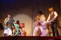 「復刻 舞台 増田こうすけ劇場 ギャグマンガ日和 ～奥の細道 地獄のランウェイ編～」より。