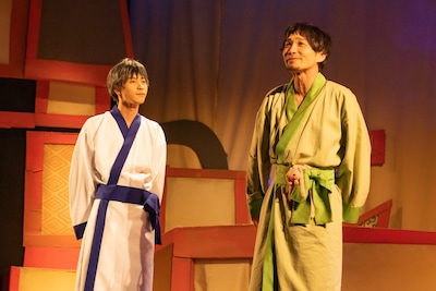 「復刻 舞台 増田こうすけ劇場 ギャグマンガ日和 ～奥の細道 地獄のランウェイ編～」より。