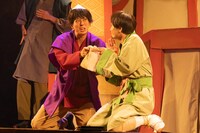 「復刻 舞台 増田こうすけ劇場 ギャグマンガ日和 ～奥の細道 地獄のランウェイ編～」より。