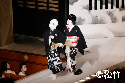 昼の部「道行雪故郷」より。