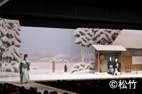 昼の部「道行雪故郷」より。