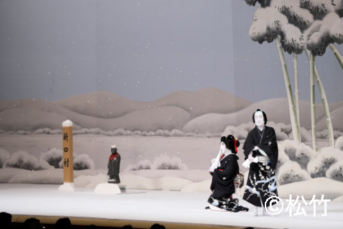 昼の部「道行雪故郷」より。