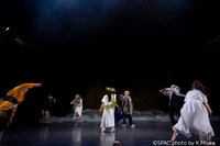 一種の臨死体験のような…SPACと上田久美子が生み出す新たな「ハムレット」幕開け