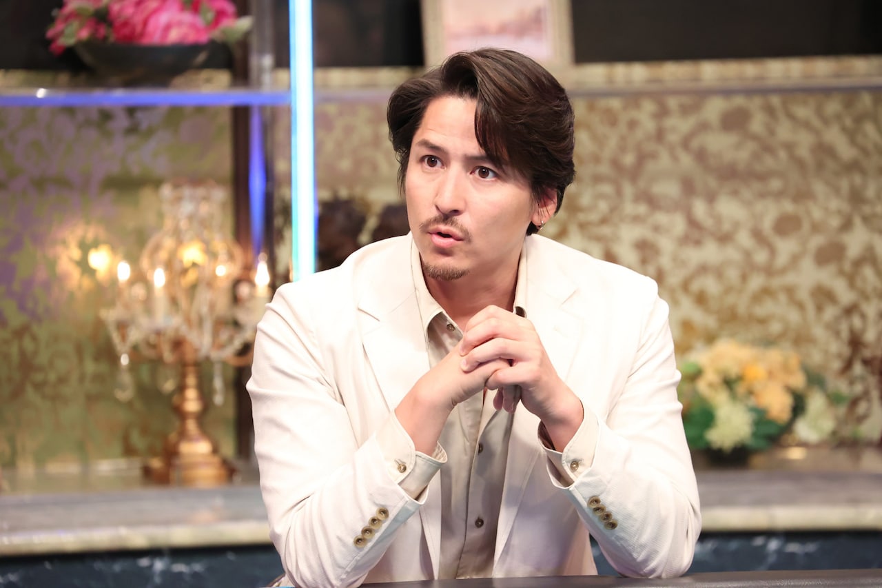 伊礼彼方が芸人たちと大声対決、50m以上の距離に声が届くか競う「酒のツマミになる話」